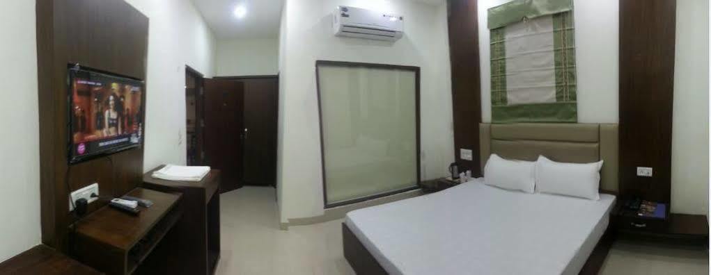 Hotel Ng Paradise Jagādhri Екстериор снимка